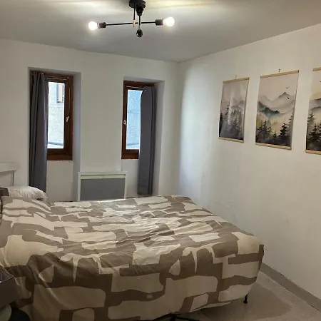 Comfortable 3 Bedroom 公寓 基扬