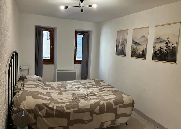 Comfortable 3 Bedroom 公寓 基扬