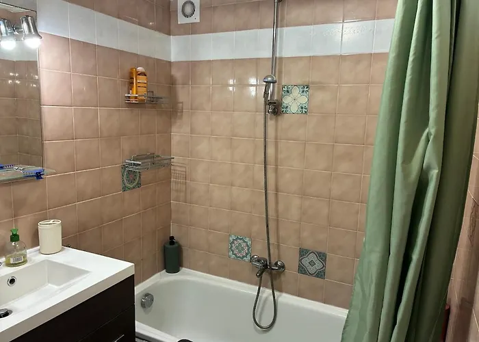 Comfortable 3 Bedroom 公寓 基扬